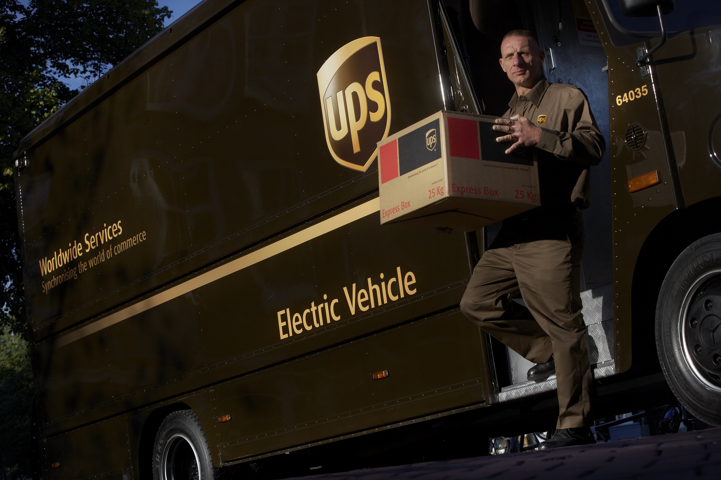 Elektrische-autos-UPS-in-Amsterdam-6S